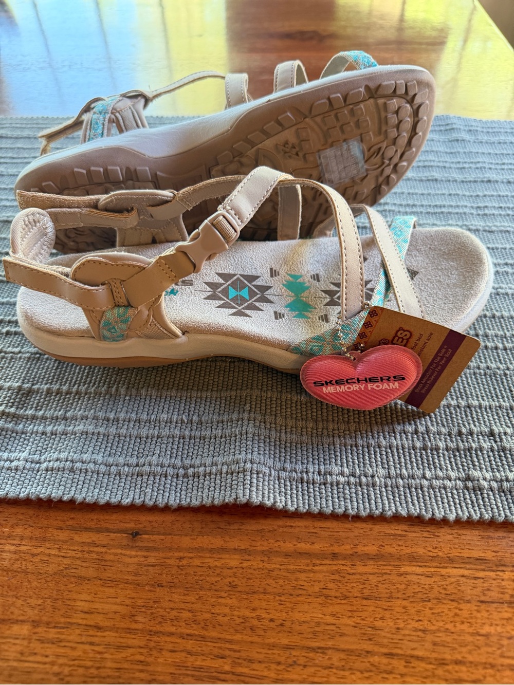 Skechers Reggaes Memory Foam Sandals Women’s Size 9 NWT